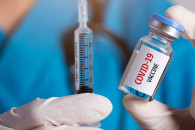 Темпы COVID-вакцинации упали в десятки р…